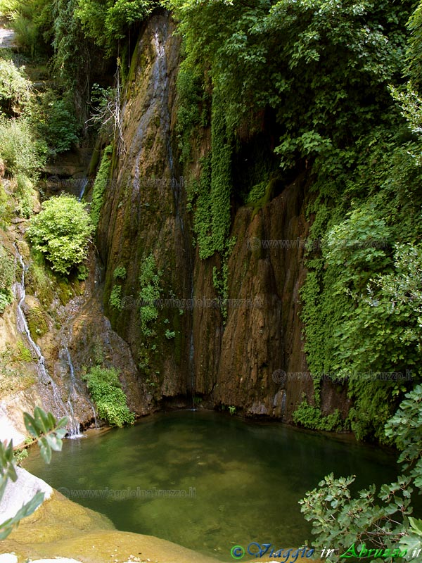 11-P7185414+.jpg - 11-P7185414+.jpg - La stupenda cascata naturale della "Cisterna", lungo il fiume Orta.