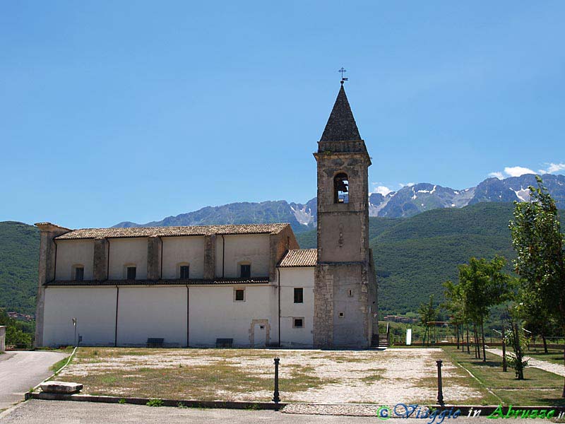17-P6206084+.jpg - 17-P6206084+.jpg - La chiesa di S. Michele Arcangelo (XV sec.) nella frazione Beffi.