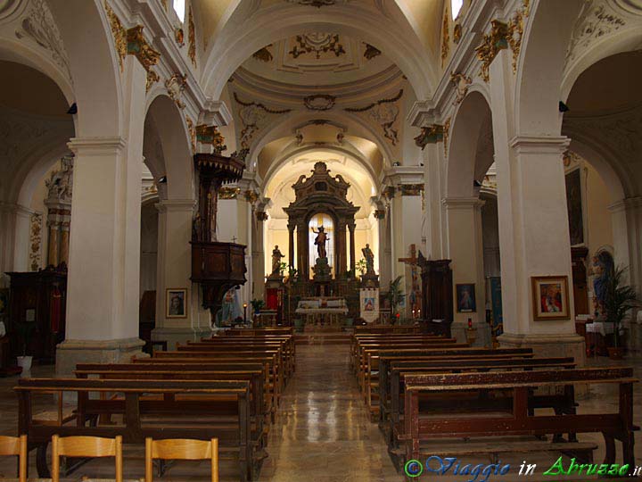 09-P5305253+.jpg - 09-P5305253+.jpg - La chiesa parrocchiale dii S. Flaviano (XVIII sec.).