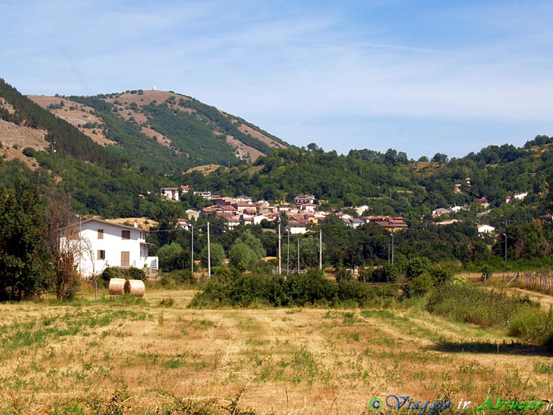 11-P7017250+.jpg - 11-P7017250+.jpg - Un piccolo borgo nel territorio di Cagnano Amiterno.