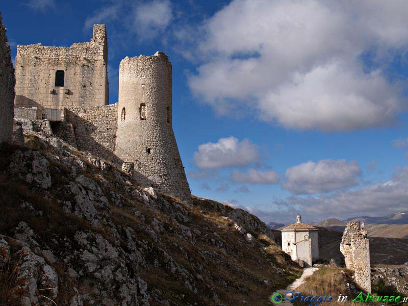 39-PB254209+.jpg - 39-PB254209+.jpg - Il castello di Rocca Calascio (XIII sec., 1.512 m. s.l.m.).