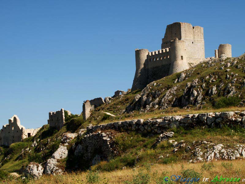 46-P7096400+.jpg - 46-P7096400+.jpg - Il castello di Rocca Calascio (XIII sec., 1.512 m. s.l.m.).