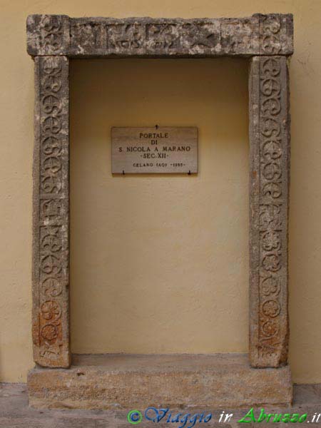 32_PC070342+.jpg - 32_PC070342+.jpg - Castello Piccolomini (XIV-XV sec.): il Portale di S. Nicola a Marano (XII sec.).