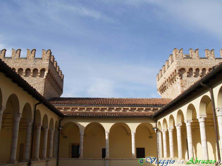 34_PC070338+.jpg - 34_PC070338+.jpg - Il castello Piccolomini (XIV-XV sec.).