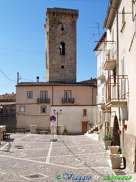 12-P7256668+.jpg - 12-P7256668+.jpg La torre medievale nel Rione S. Nicola.