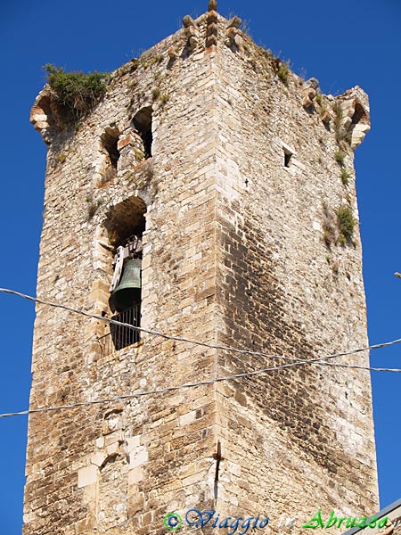 16-P7256689+.jpg - 16-P7256689+.jpg - La torre medievale nel Rione S. Nicola.
