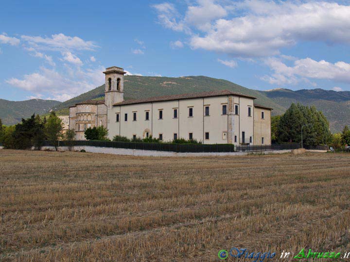 21_P8059128+.jpg - 21_P8059128+.jpg - La Basilica di S. Pelino (XI-XII sec.).