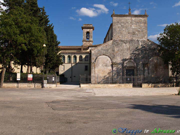 24_P8059616+.jpg - 24_P8059616+.jpg - La Basilica di S. Pelino (XI-XII sec.).