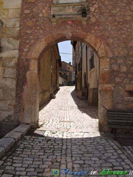 21_P5255142+.jpg - 21_P5255142+.jpg - "Porta Piazza", chiamata anche "Porta del Castello".