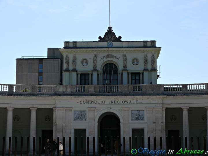 21_P1040360+.jpg - 21_P1040360+.jpg - Il Palazzo del Consiglio Regionale.