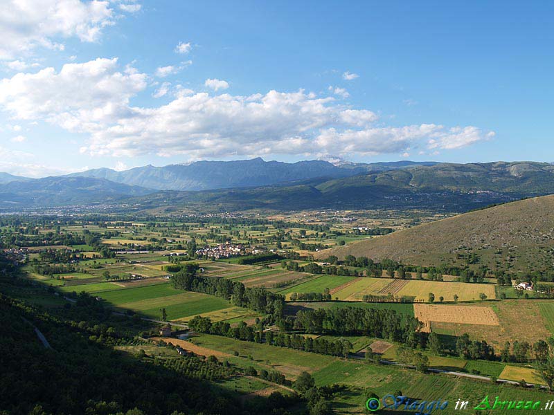 30_P6206263+.jpg - 30_P6206263+.jpg - Panorama dal monastero fortificato di S. Spirito d'Ocre (1222).