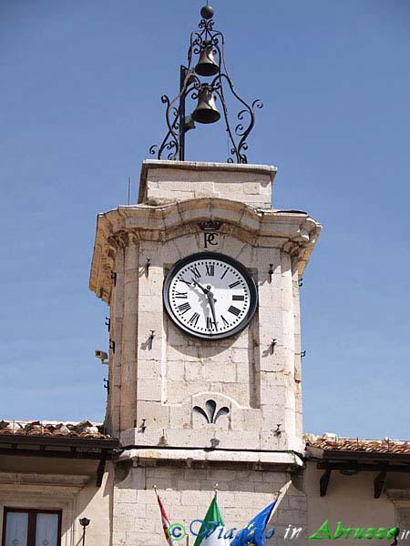 13-P6015636+.jpg - 13-P6015636+.jpg - La torre con l'orologio del palazzo municipale.