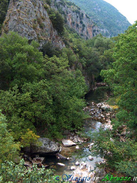 17-HPIM4517+.jpg - 17-HPIM4517+.jpg - Il fiume Aterno nella Riserva Naturale "Gole di S. Venanzio".