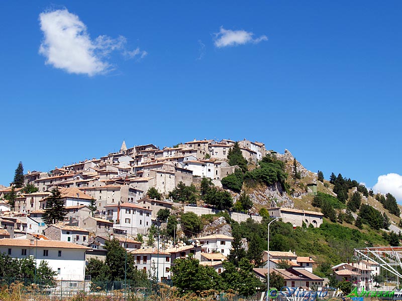 24-P8107183+.jpg - 24-P8107183+.jpg - Il suggestivo borgo medievale fortificato di Rovere, frazione di Rocca di Mezzo.