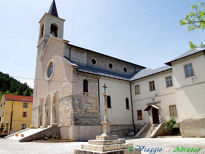 13-P6015796+.jpg - 13-P6015796+.jpg -  La chiesa parrocchiale di S. Maria Assunte, interamente ricostruita nel 1954.