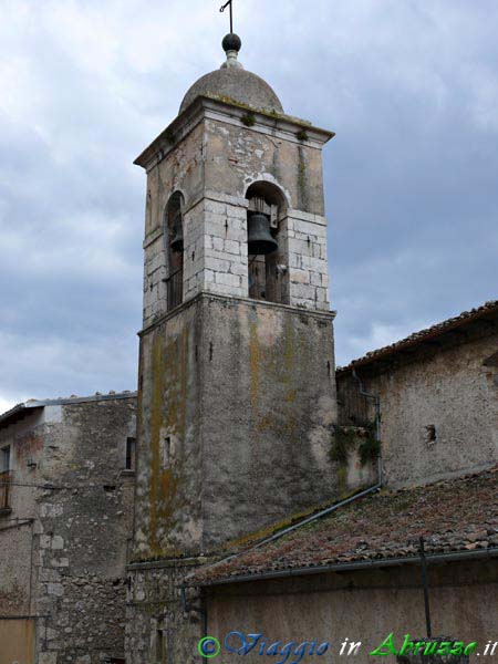 07-P1050316+.jpg - 07-P1050316+.jpg - Il campanile della chiesa parrocchiale di S. Pietro Celestino.