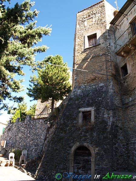 03-P8197316+.jpg - 03-P8197316+.jpg - L'antico borgo medievale fortificato.