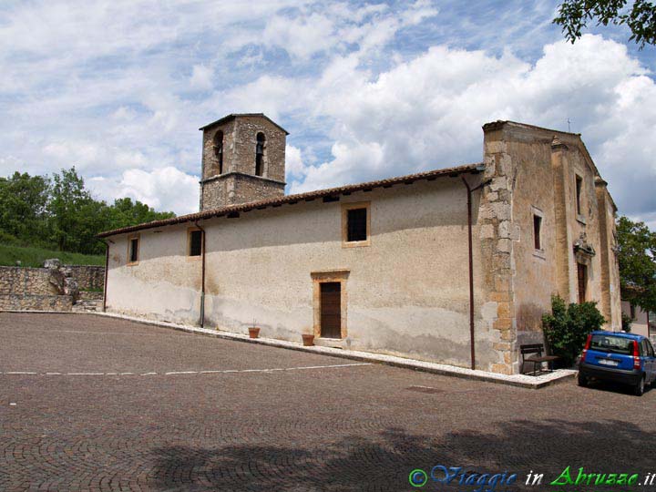 17-P5114621+.jpg - 17-P5114621+.jpg - La chiesa di Sant'Agata (XIV sec.) nella frazione Tussillo.