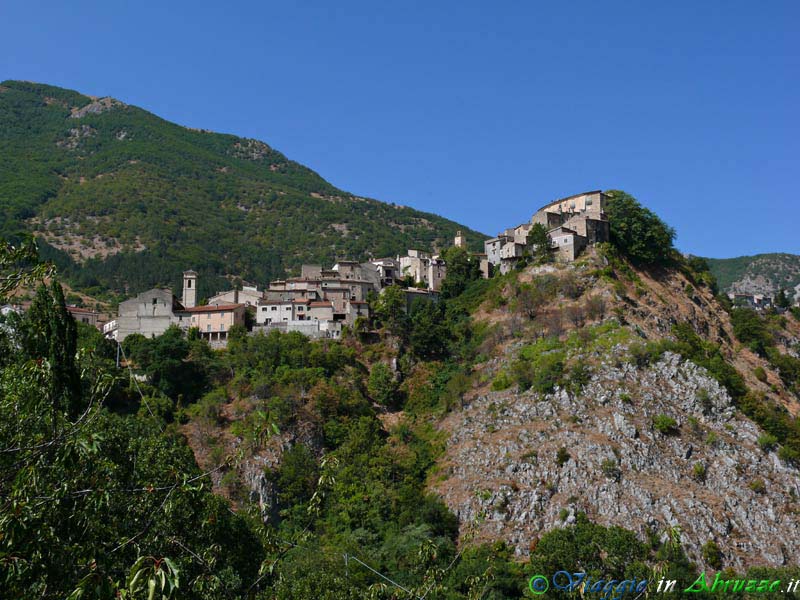 02-P1060714+.jpg - 02-P1060714+.jpg - Panorama del borgo.