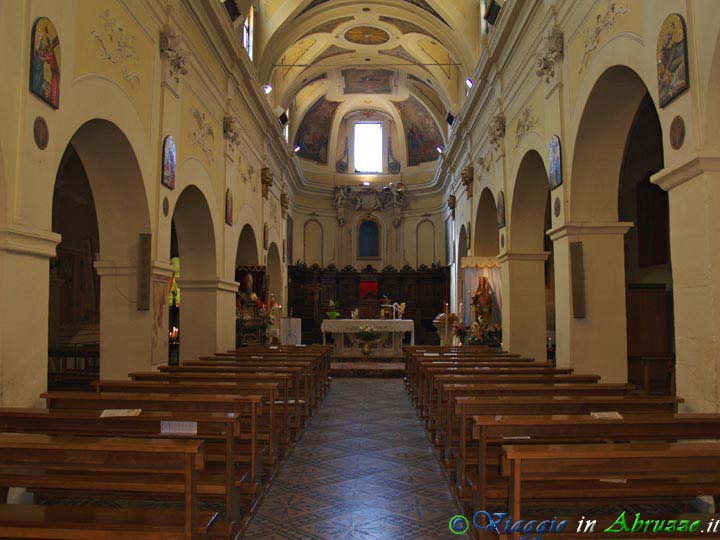 04-P5206222+.jpg - 04-P5206222+.jpg - La chiesa di S. Maria del Borgo (XV sec.).