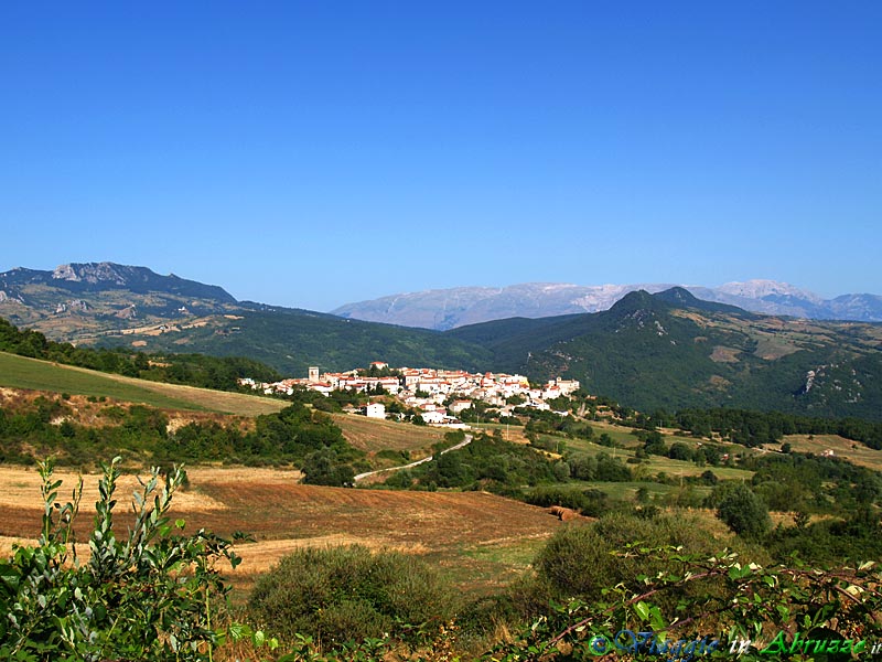 02-P1011788+.jpg - 02-P1011788+.jpg - Panorama del borgo e del territorio circostante.