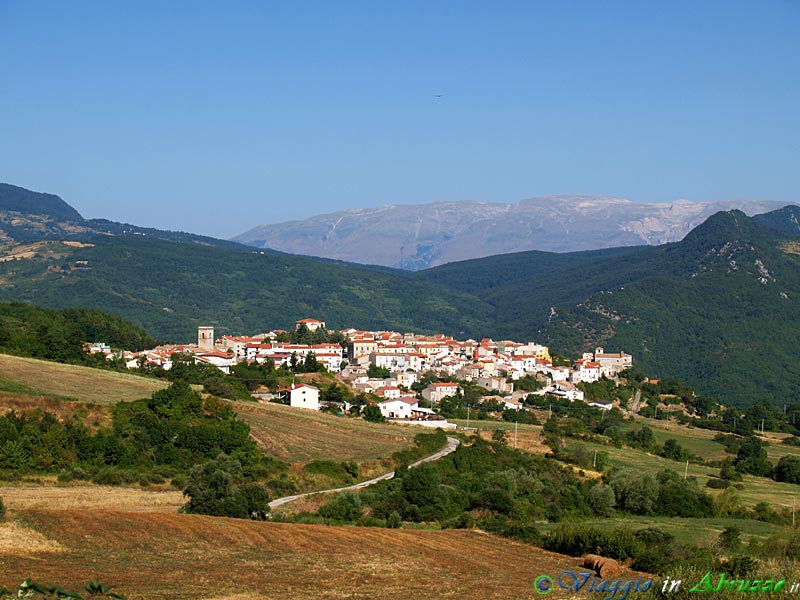 03-P1011787+.jpg - 03-P1011787+.jpg - Panorama del borgo, situato ad una altitudine di 804 m. sul livello del mare.