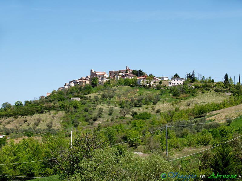 01-P4203301+.jpg - 01-P4203301+.jpg - Panorama del borgo.