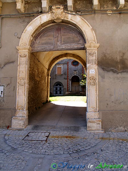 03-P4203241+.jpg - 03-P4203241+.jpg - Il portale del palazzo Baglioni.