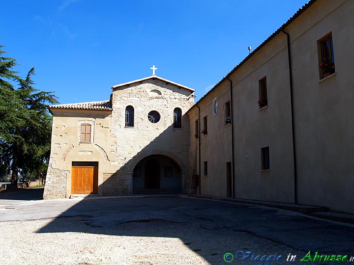 12-PA102902+.jpg - 12-PA102902+.jpg - Il convento dell'Annunziata (1448), situato a breve distanza dalla cittadina.