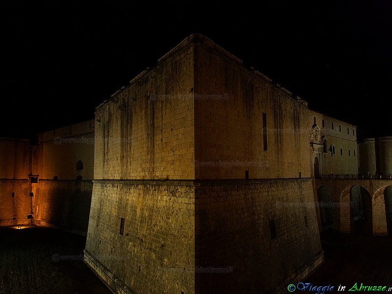 06_P1252120+.jpg - 06_P1252120+.jpg - L'AQUILA: il maestoso castello cinquecentesco.