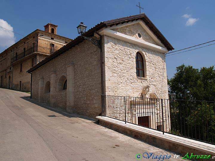 06-P7134159+.jpg - 06-P7134159+.jpg - La piccola chiesa della Madonna del Carmine.