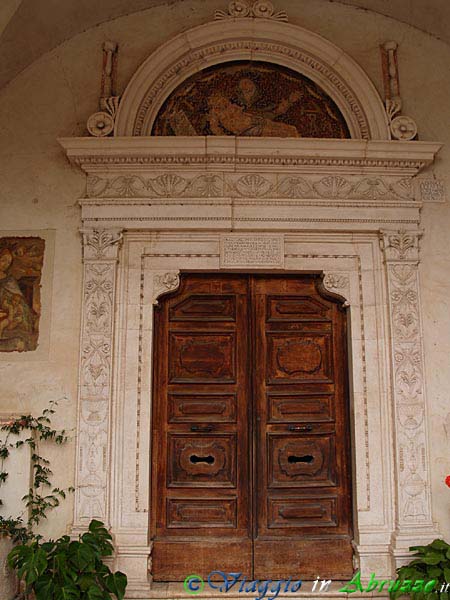 14-P6221980+.jpg - 14-P6221980+.jpg - Il portale dell''Oratorio della Madonna delle Grazie (XV sec.).