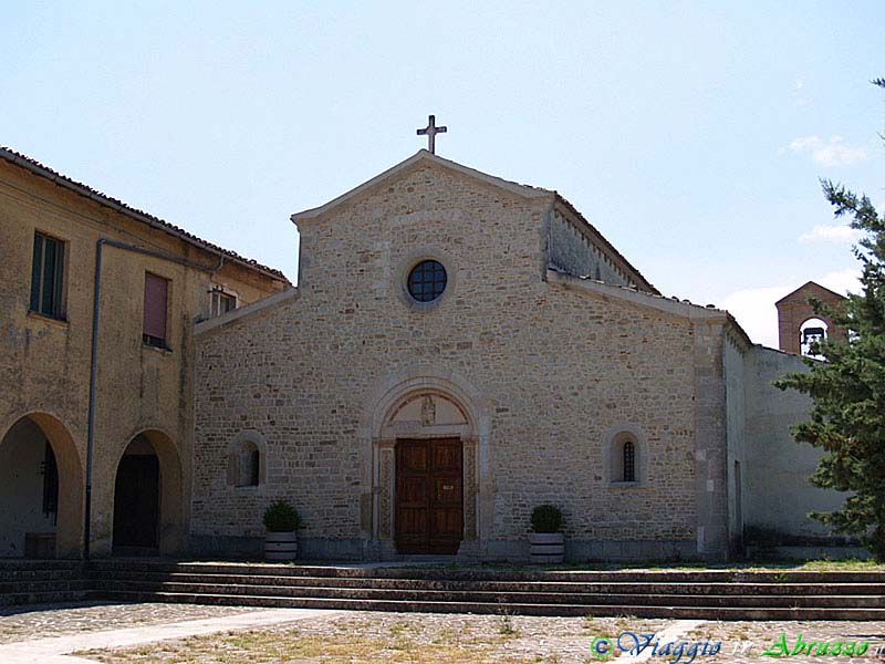 12-P5259676+.jpg - 12-P5259676+.jpg - L'antica abbazia di S. Maria di Catignano o convento di S. Irene (XII sec.).