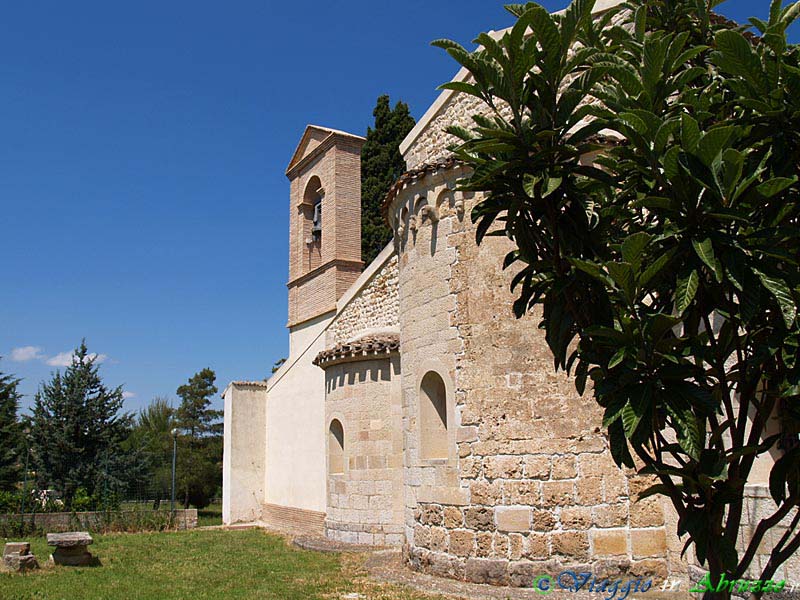15-P5259661+.jpg - 15-P5259661+.jpg - L'antica abbazia di S. Maria di Catignano o convento di S. Irene (XII sec.).