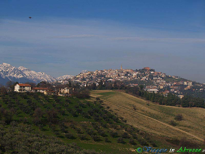02-P3312521+.jpg - 02-P3312521+.jpg -  Panorama del borgo.