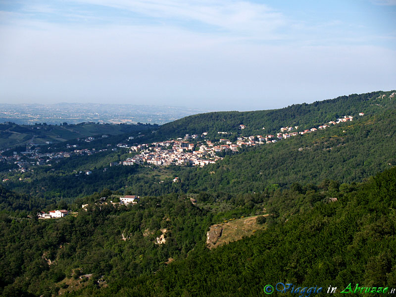 01-P5280329+.jpg - 01-P5280329+.jpg - Panorama del borgo.