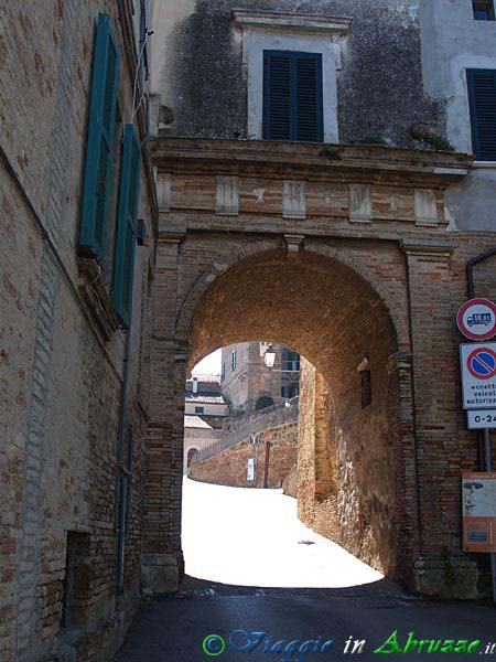 05-P4083675+.jpg - 05-P4083675+.jpg - L'antica 'Porta Castello'.