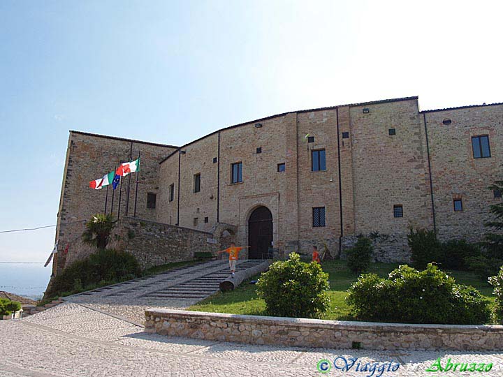 05-P5259842+.jpg - 05-P5259842+.jpg - Il Castello (Palazzo baronale De Sterlich-Aliprandi), sede del Museo delle Arti.