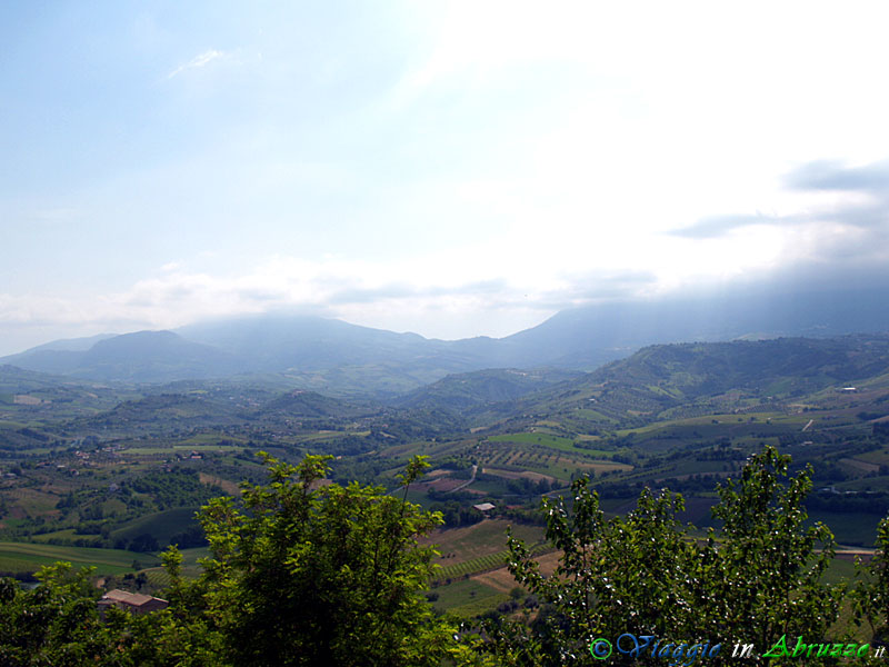 08-P5259837+.jpg - 08-P5259837+.jpg - Panorama dal borgo.