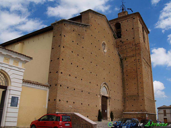 11-P4124339+.jpg - 11-P4124339+.jpg - La cattedrale di "S. Maria degli Angeli e S. Massimo Martire".