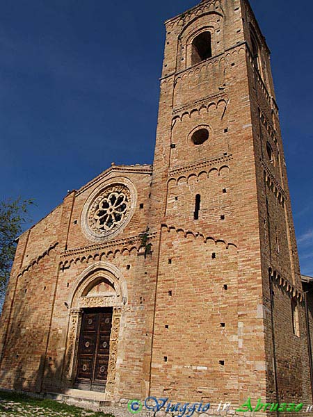 11-P3312987+.jpg - 11-P3312987+.jpg - La basilica di Santa Maria Maggiore (o di S. Angelo - XII sec.).