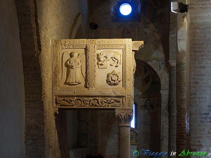 18-P3312972+.jpg - 18-P3312972+.jpg - Il celebre ambone (1180) del maestro Acuto, custodito nella basilica di S. Maria Maggiore (XII sec.).