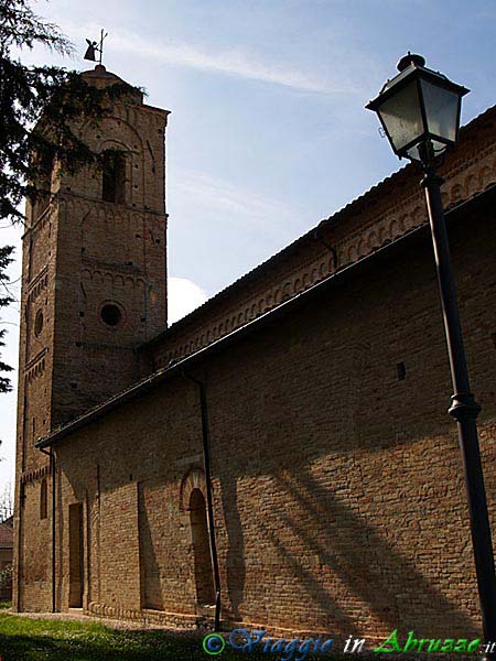 20-P3313001+.jpg - 20-P3313001+.jpg - La basilica di Santa Maria Maggiore (XII sec.).
