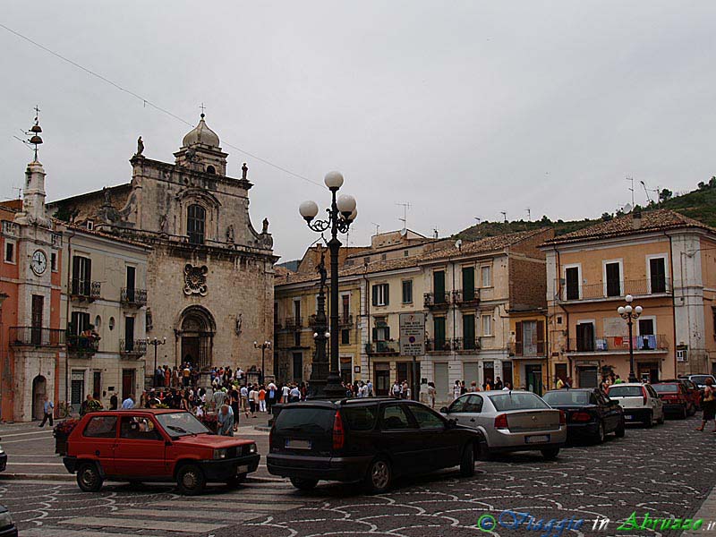 06-P6181523+.jpg - 06-P6181523+.jpg - Piazza della Libertà, con l'antica chiesa di S. Francesco (XIII sec.).