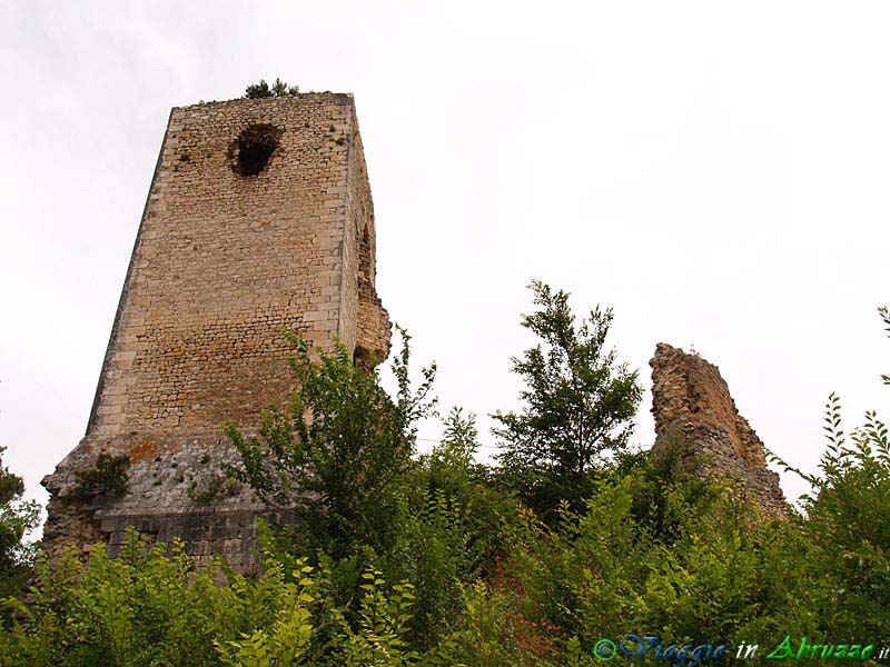 29-P6181614+.jpg - 29-P6181614+.jpg - Le rovine del castello medievale (X sec.).