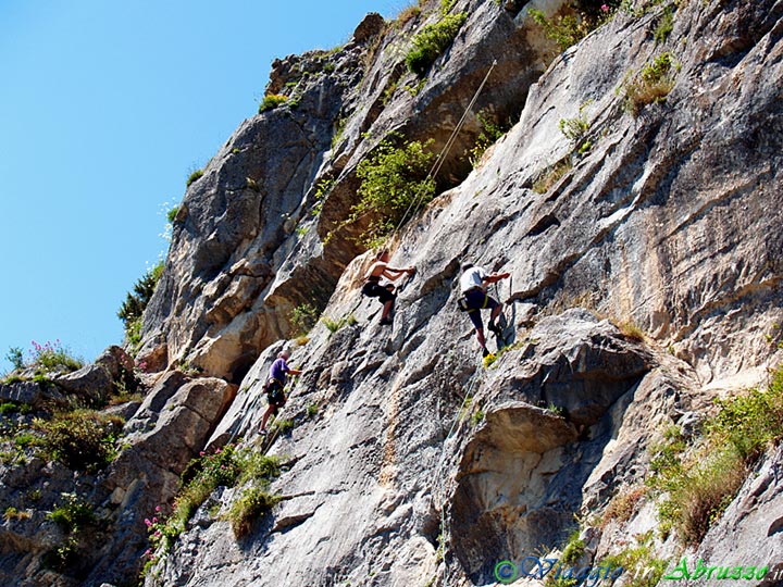08-P5280176+.jpg - 08-P5280176+.jpg - La "Parete dell'Orso", meta degli appassionati di free climbing.