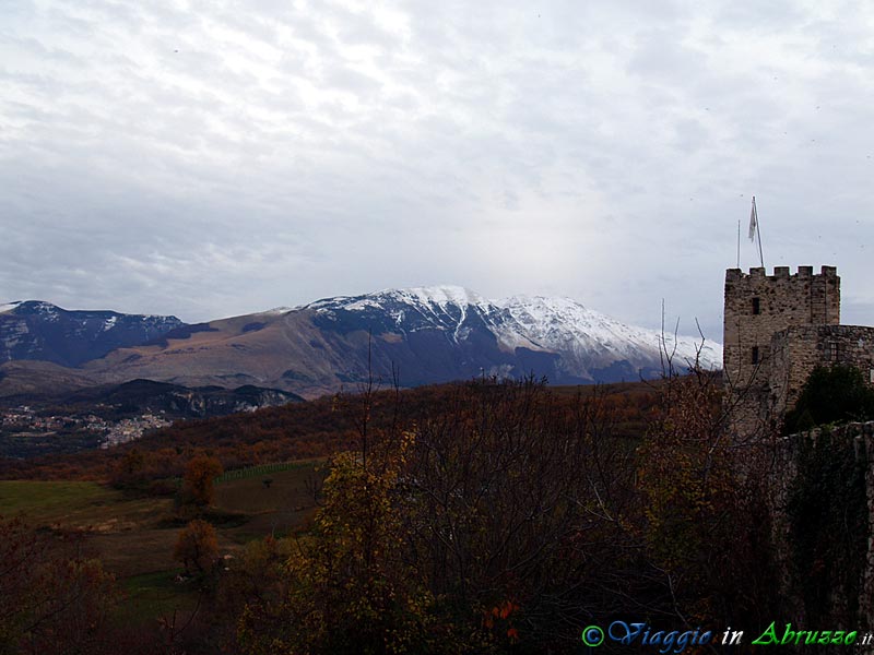19-PC104597+.jpg - 19-PC104597+.jpg - Panorama invernale dal borgo medievale abbandonato di Salle Vecchia.