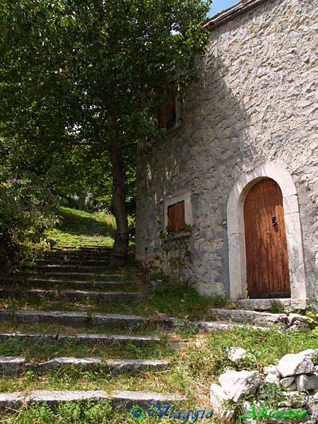 24-P7093348+.jpg - 24-P7093348+.jpg - Il suggestivo borgo medievale di Roccacaramanico (o   "Rocchetta", 1.080 m. slm.).