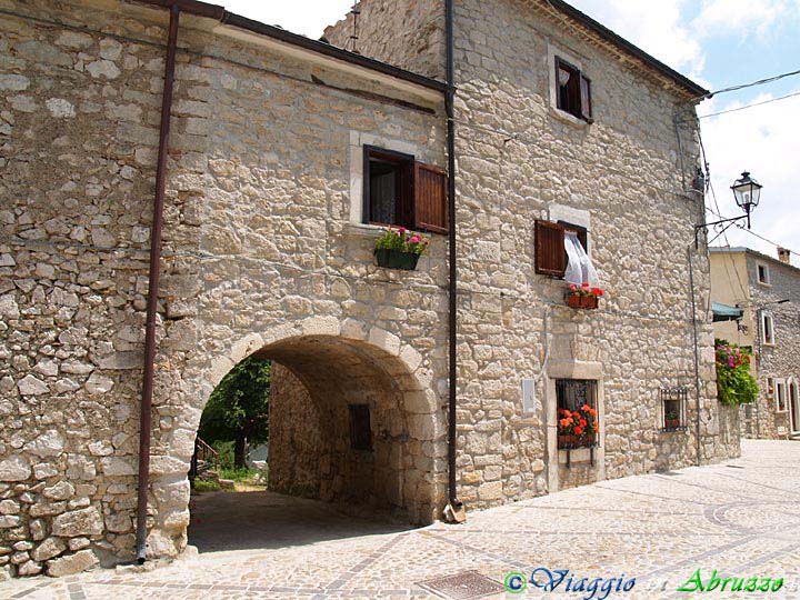 29-P7093461+.jpg - 29-P7093461+.jpg - Il Sufggestivo borgo medievale di "Rocchetta".