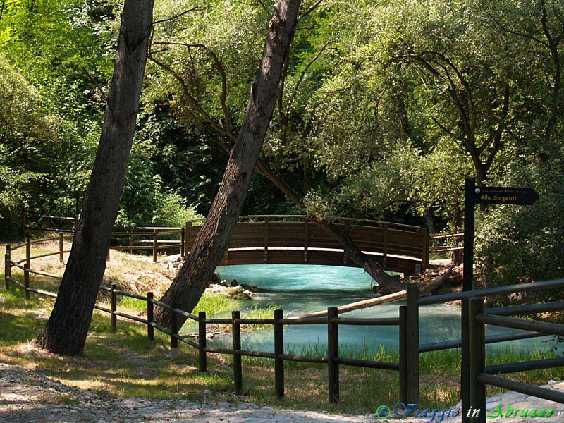09-P7134276+.jpg - 09-P7134276+.jpg - Il Parco delle "Sorgenti sulfuree del fiume Lavino", in località Decontra.